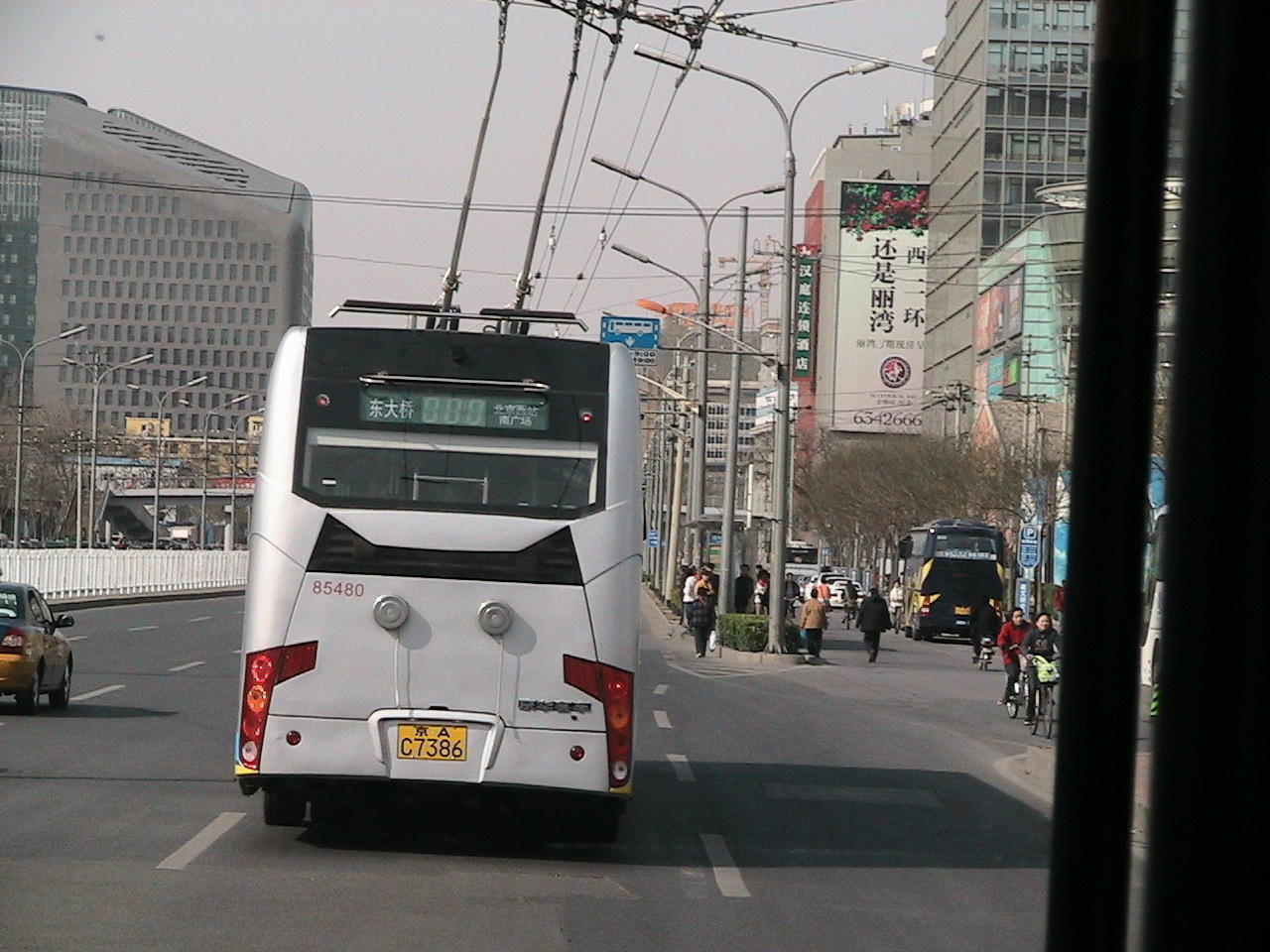日本最大級 北京 懐かしの連接バス 北京で勇気十足 今の街を走るバス: 自動車